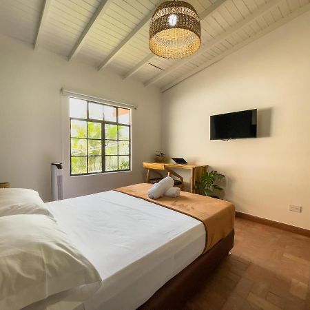 Hotel Casa Las Palmas 메딜린 외부 사진