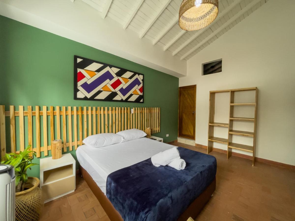 Hotel Casa Las Palmas 메딜린 외부 사진