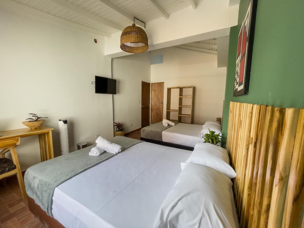 Hotel Casa Las Palmas 메딜린 외부 사진