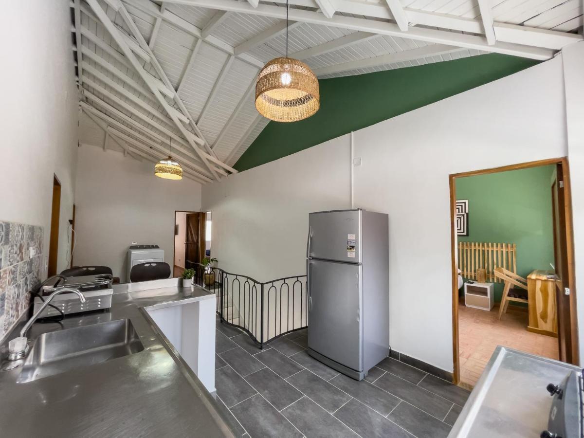 Hotel Casa Las Palmas 메딜린 외부 사진