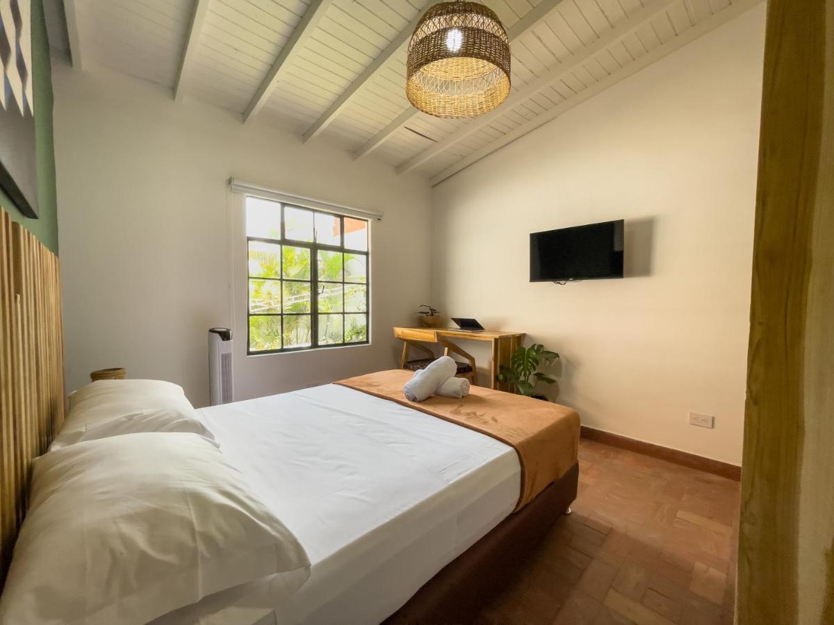 Hotel Casa Las Palmas 메딜린 외부 사진