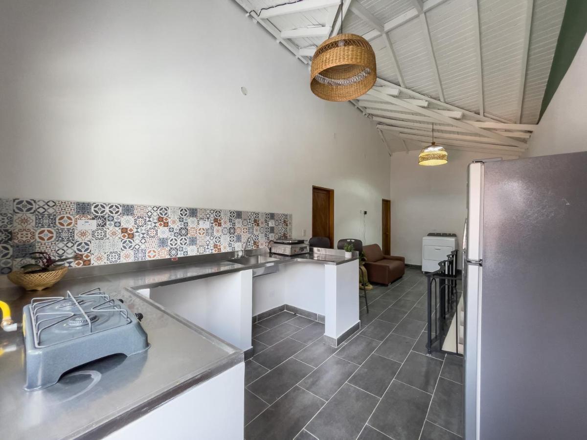 Hotel Casa Las Palmas 메딜린 외부 사진