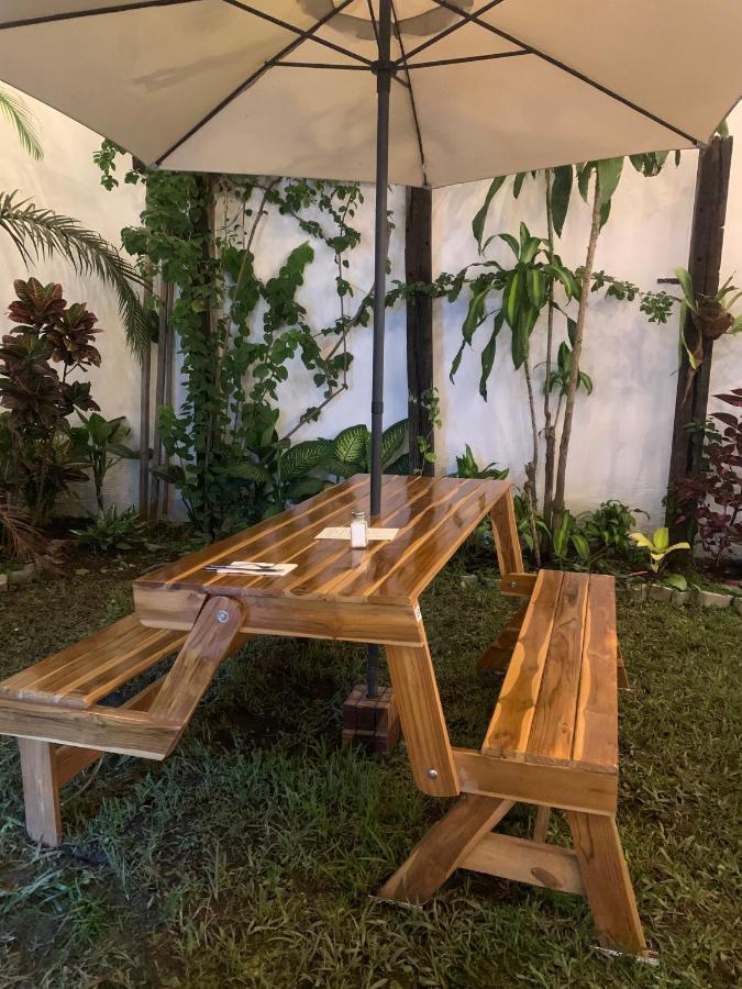 Hotel Casa Las Palmas 메딜린 외부 사진
