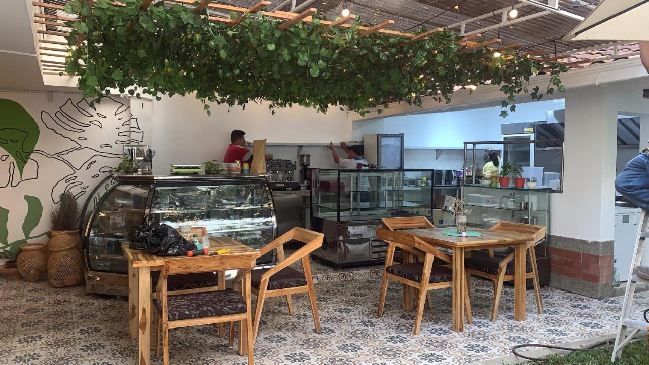 Hotel Casa Las Palmas 메딜린 외부 사진